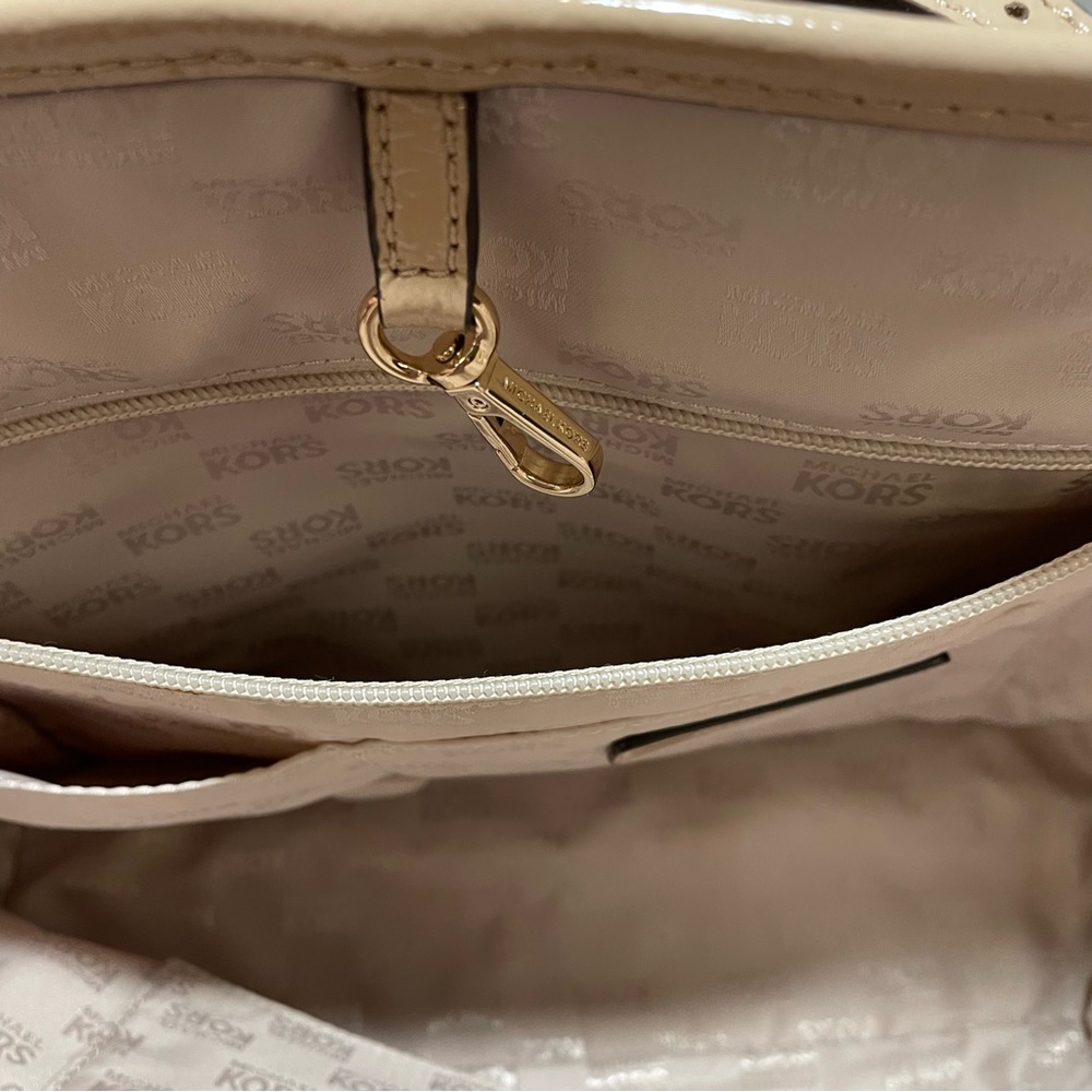 Michael Kors Jet Set Travel Signature Tote - Picture 10 of 12
